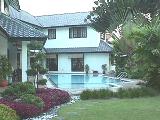 Singapore bungalow: Big inground pool & landscaped gardens