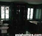 Singapore condos - 3 Cuscaden Walk master bathroom spacious
