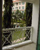 0921tn_duchess_crest4bdrm_balcony_singapore.jpg (16495 bytes)