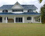Namly bungalow with a big lawn